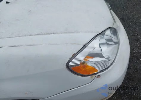 2004 Toyota Corolla Le z USA, uszkodzony, nr VIN JTDBR38E842048307